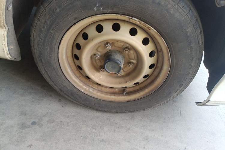 Used Jinbei Express 2019 2.0L Standard Version China VI 1TZS Right Front Wheel Hub