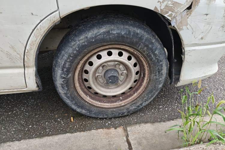 Used Jinbei Express 2019 2.0L Standard Version China VI 1TZS Right Front Wheel Hub