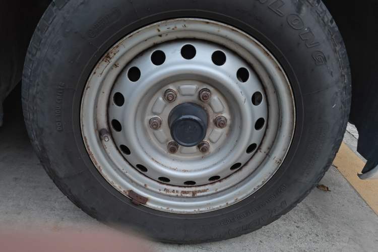 Used Jinbei Express 2019 2.0L Standard Version China VI 1TZS Right Front Wheel Hub