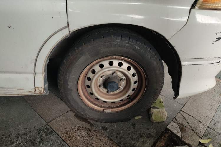 Used Jinbei Express 2019 2.0L Standard Version China VI 1TZS Right Front Wheel Hub