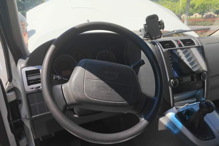 Used Jinbei Express 2019 2.0L Standard Version China VI 1TZS Steering Wheel