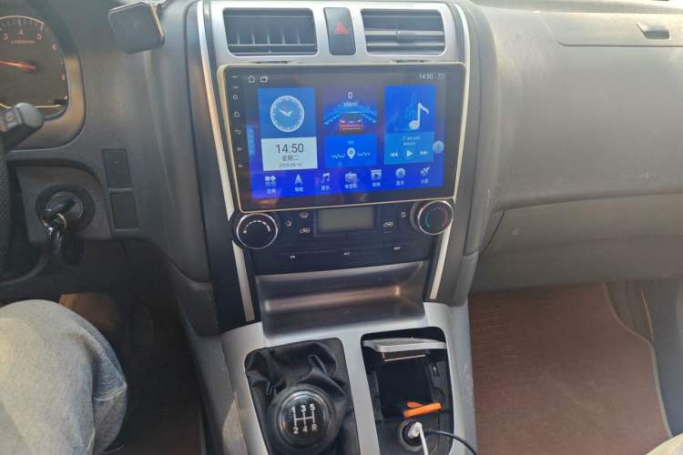 Used Jinbei Express 2019 2.0L Standard Version China VI 1TZS Audio And AC Panel