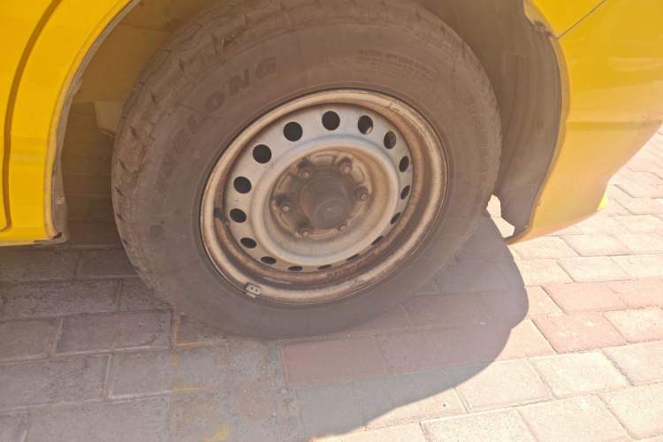Used Jinbei Express 2019 2.0L Standard Version China VI 1TZS Right Front Wheel Hub