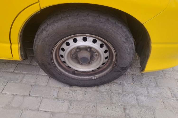 Used Jinbei Express 2019 2.0L Standard Version China VI 1TZS Right Front Wheel Hub