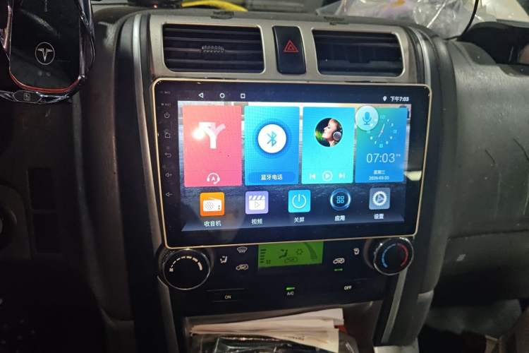 Used Jinbei Express 2020 2.0L Upgraded Version China VI Standard 6-Seater 1TZS Audio And AC Panel
