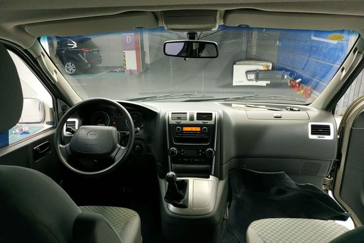 Used Jinbei Express 2020 2.0L Upgraded Version China VI Standard Luxury 9-Seater 1TZS Center Console