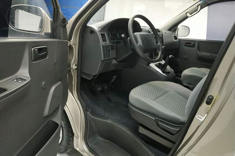 Used Jinbei Express 2020 2.0L Upgraded Version China VI Standard Luxury 9-Seater 1TZS Driver Seat