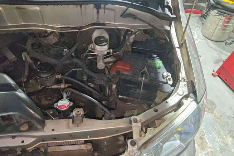 Used Jinbei Express 2020 2.0L Upgraded Version China VI Standard 6-Seater 1TZS Engine Bay Left