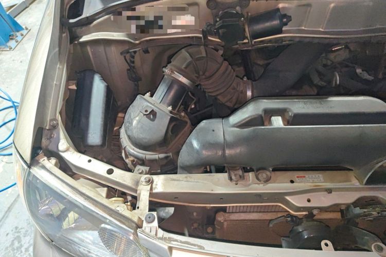 Used Jinbei Express 2020 2.0L Upgraded Version China VI Standard 6-Seater 1TZS Engine Bay Right