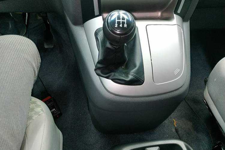 Used Jinbei Express 2020 2.0L Upgraded Version China VI Standard Luxury 9-Seater 1TZS Gear Lever