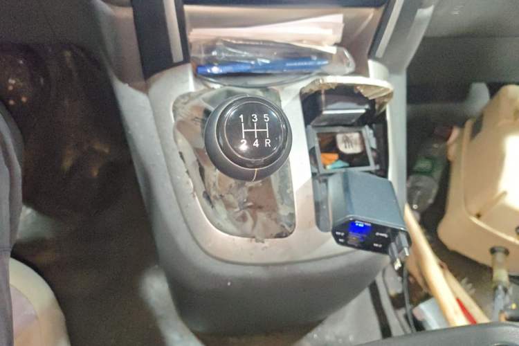 Used Jinbei Express 2020 2.0L Upgraded Version China VI Standard 6-Seater 1TZS Gear Lever