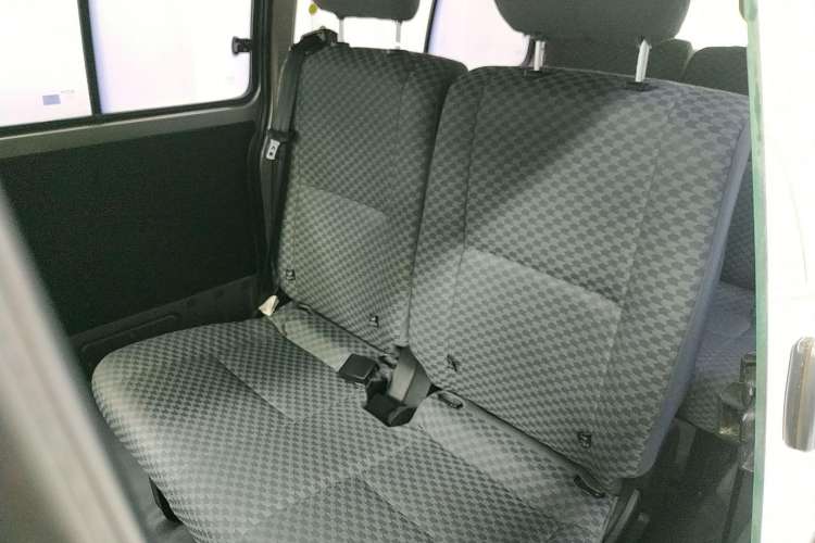 Used Jinbei Express 2020 2.0L Upgraded Version China VI Standard Luxury 9-Seater 1TZS Left Rear Seat