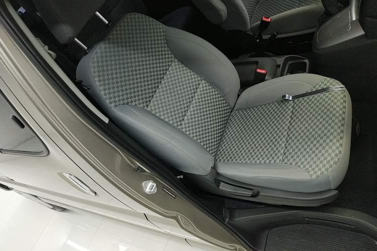 Used Jinbei Express 2020 2.0L Upgraded Version China VI Standard Luxury 9-Seater 1TZS Right Front Seat