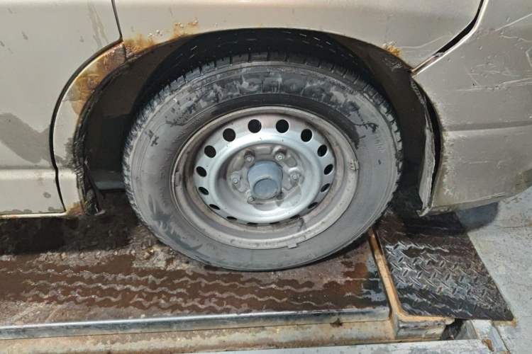 Used Jinbei Express 2020 2.0L Upgraded Version China VI Standard 6-Seater 1TZS Right Front Wheel Hub