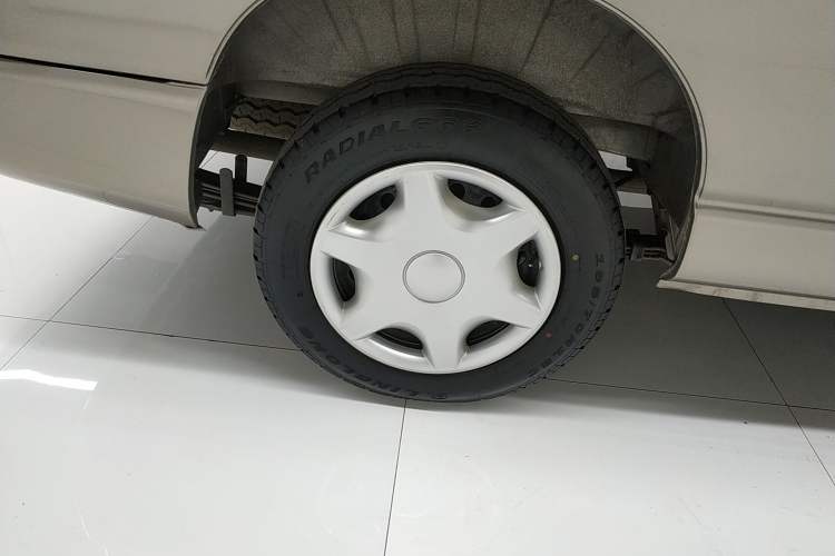 Used Jinbei Express 2020 2.0L Upgraded Version China VI Standard Luxury 9-Seater 1TZS Right Rear Wheel Hub