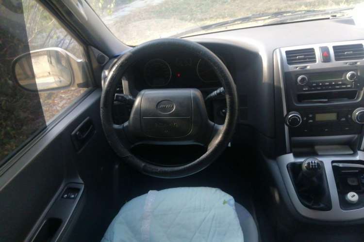 Used Jinbei Express 2020 2.0L Upgraded Version China VI Standard 6-Seater 1TZS Steering Wheel