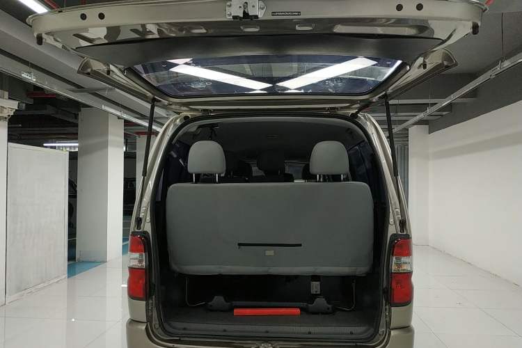 Used Jinbei Express 2020 2.0L Upgraded Version China VI Standard Luxury 9-Seater 1TZS Trunk