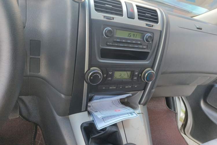 Used Jinbei Express 2020 2.0L Upgraded National V Luxury 9-Seater V19 Audio And AC Panel