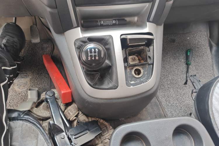 Used Jinbei Express 2020 2.0L Upgraded Version China VI Standard 6-Seater 1TZS Gear Lever