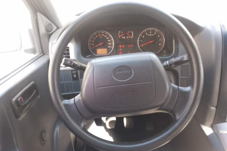 Used Jinbei Express 2020 2.0L Upgraded Version China VI Standard Luxury 9-Seater 1TZS Steering Wheel