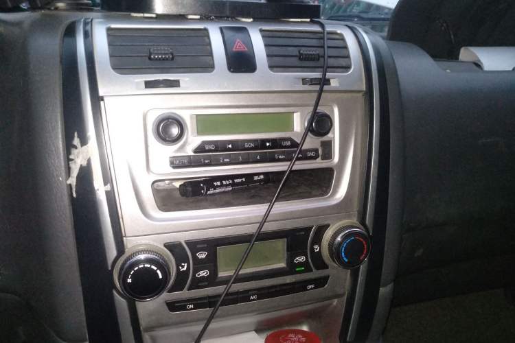 Used Jinbei Express 2020 2.0L Upgraded Version China VI Standard 6-Seater 1TZS Audio And AC Panel