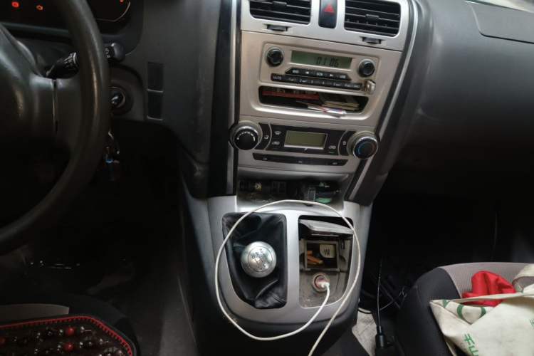 Used Jinbei Express 2020 2.0L Upgraded Version China VI Standard 6-Seater 1TZS Audio And AC Panel