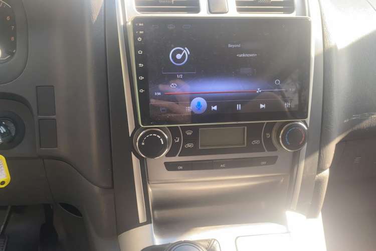 Used Jinbei Express 2020 2.0L Upgraded Version China VI Standard 6-Seater 1TZS Audio And AC Panel