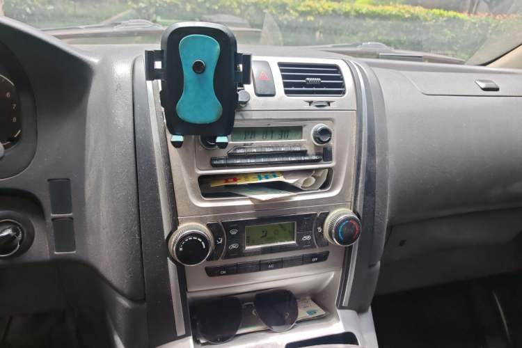 Used Jinbei Express 2020 2.0L Upgraded Version China VI Standard 6-Seater 1TZS Audio And AC Panel