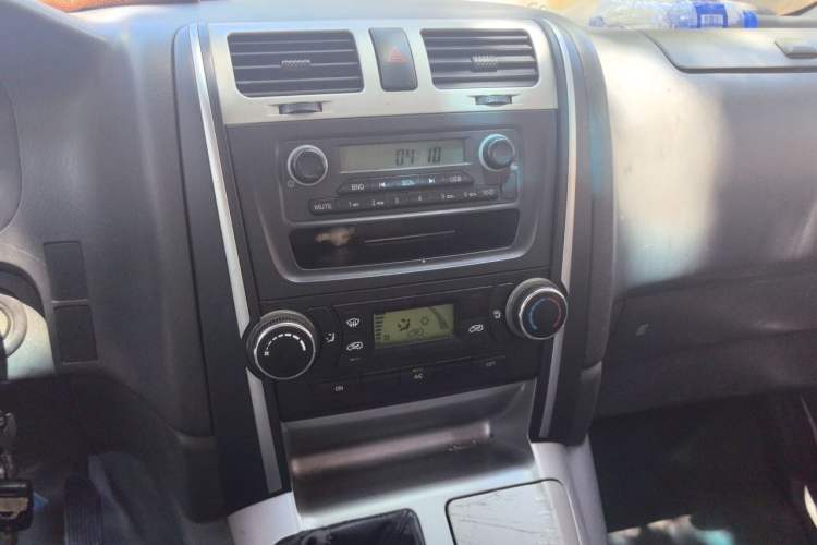 Used Jinbei Express 2020 2.0L Upgraded Version China VI Standard 6-Seater 1TZS Audio And AC Panel
