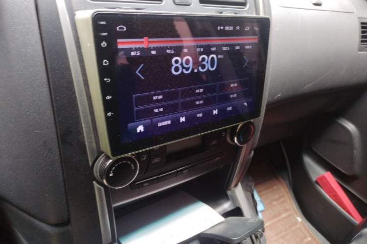 Used Jinbei Express 2020 2.0L Upgraded Version China V Emission Standard 6-Seater V19 Audio And AC Panel