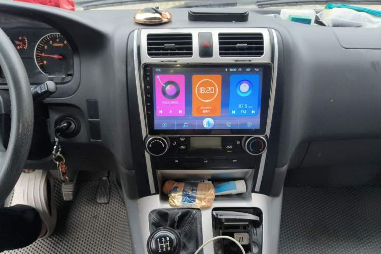 Used Jinbei Express 2020 2.0L Upgraded Version China VI Standard 6-Seater 1TZS Audio And AC Panel