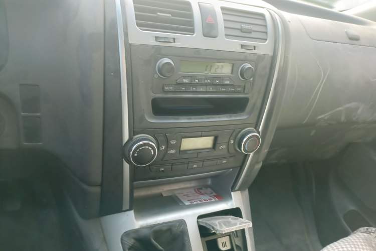 Used Jinbei Express 2020 2.0L China VI Standard Practical 6-Seater G6P-5 1TZS Audio And AC Panel