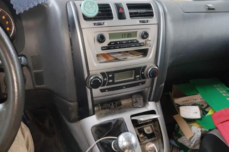 Used Jinbei Express 2020 2.0L Upgraded Version China VI Standard 6-Seater 1TZS Audio And AC Panel