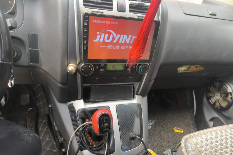 Used Jinbei Express 2020 2.0L Upgraded Version China VI Standard 6-Seater 1TZS Audio And AC Panel