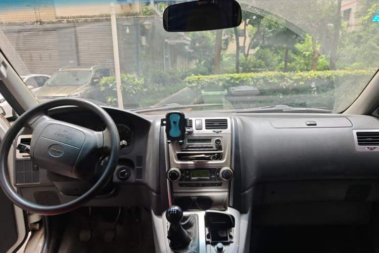 Used Jinbei Express 2020 2.0L Upgraded Version China VI Standard 6-Seater 1TZS Center Console