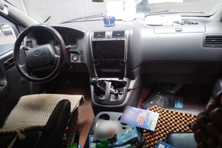 Used Jinbei Express 2020 2.0L Upgraded Version China V Emission Standard 6-Seater V19 Center Console