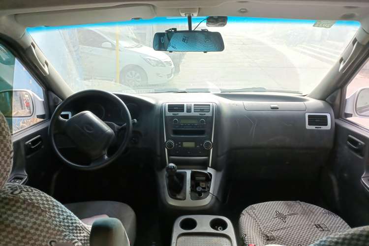 Used Jinbei Express 2020 2.0L China VI Standard Practical 6-Seater G6P-5 1TZS Center Console