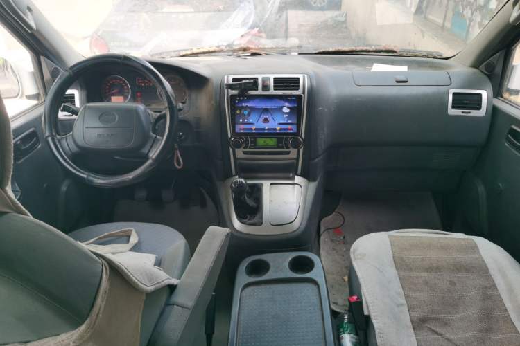 Used Jinbei Express 2020 2.0L Upgraded Version China V Emission Standard 6-Seater V19 Center Console