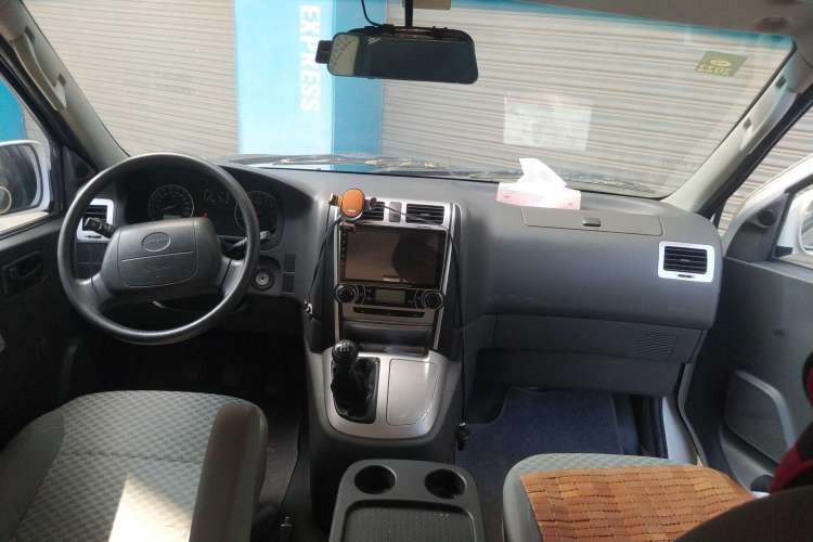 Used Jinbei Express 2020 2.0L Upgraded Version China VI Standard 6-Seater 1TZS Center Console