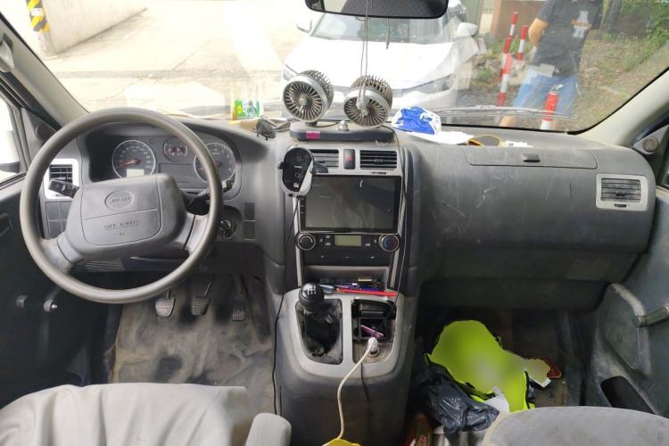 Used Jinbei Express 2020 2.0L China VI Standard Practical 6-Seater G6P-6 1TZS Center Console