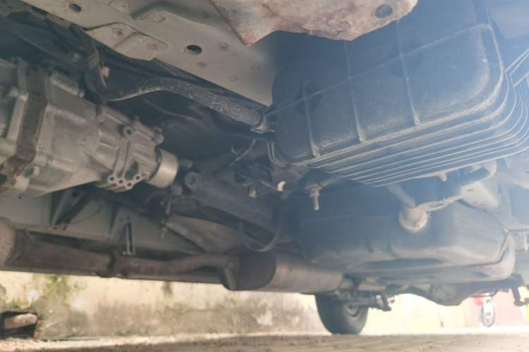 Used Jinbei Express 2020 2.0L Upgraded Version China V Emission Standard 6-Seater V19 Chassis Front Left