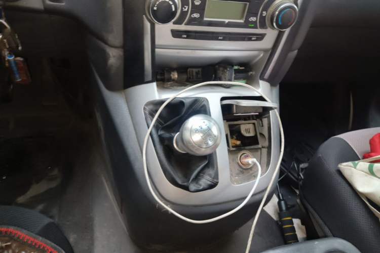 Used Jinbei Express 2020 2.0L Upgraded Version China VI Standard 6-Seater 1TZS Gear Lever