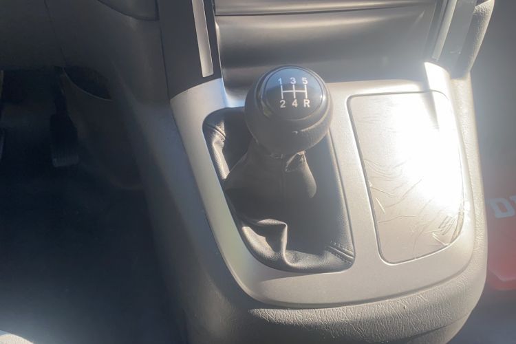 Used Jinbei Express 2020 2.0L Upgraded Version China VI Standard 6-Seater 1TZS Gear Lever