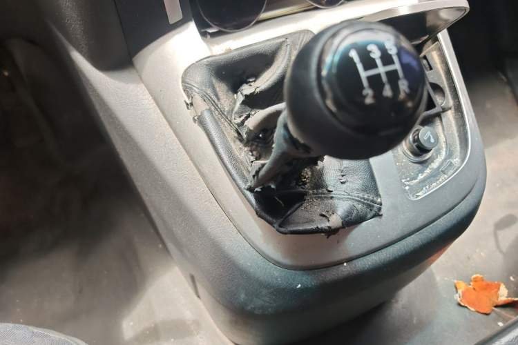 Used Jinbei Express 2020 2.0L Upgraded Version China VI Standard 6-Seater 1TZS Gear Lever