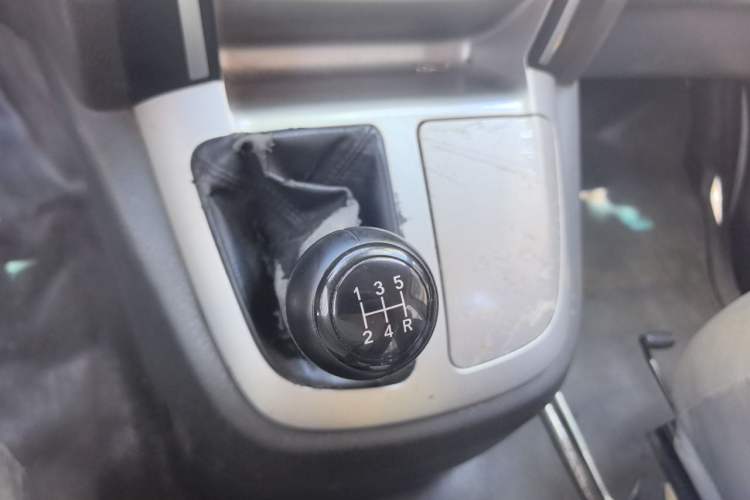Used Jinbei Express 2020 2.0L Upgraded Version China VI Standard 6-Seater 1TZS Gear Lever
