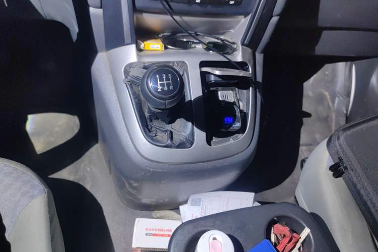 Used Jinbei Express 2020 2.0L Upgraded Version China VI Standard 6-Seater 1TZS Gear Lever