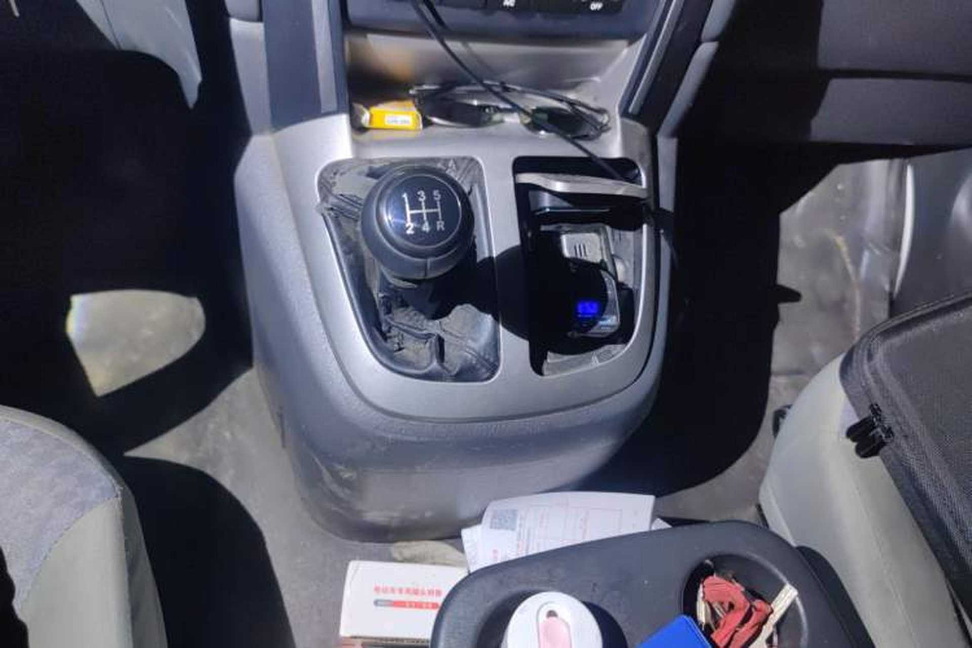 Used Jinbei Express 2020 2.0L Upgraded Version China VI Standard 6-Seater 1TZS Gear Lever