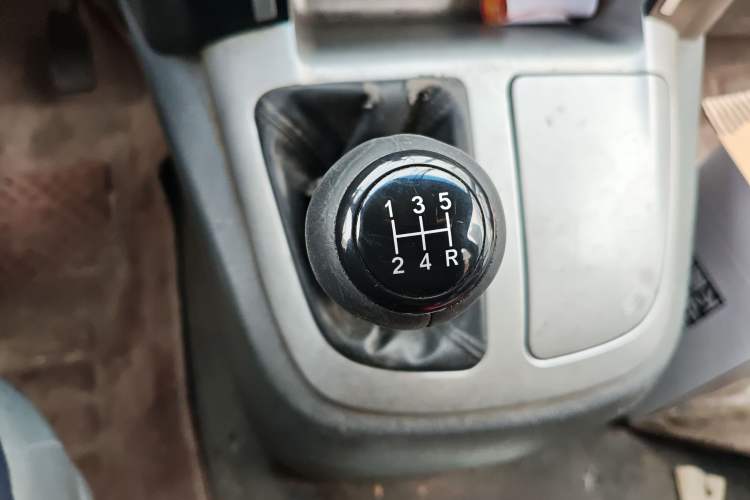 Used Jinbei Express 2020 2.0L Upgraded Version China VI Standard 6-Seater 1TZS Gear Lever