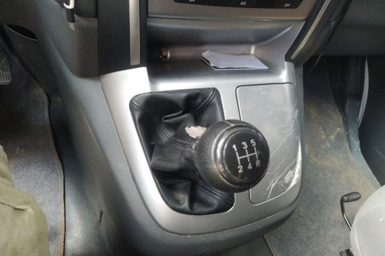 Used Jinbei Express 2020 2.0L Upgraded Version China VI Standard 6-Seater 1TZS Gear Lever