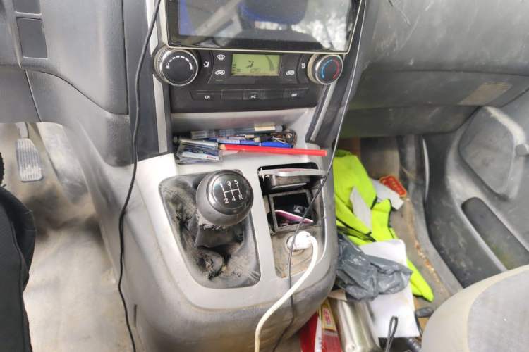 Used Jinbei Express 2020 2.0L China VI Standard Practical 6-Seater G6P-6 1TZS Gear Lever